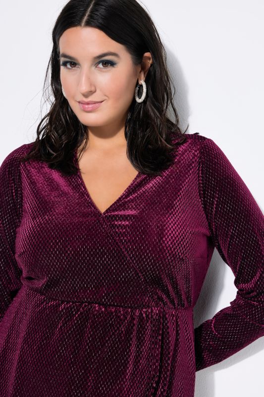 Рокля кадифена с бляскави акценти