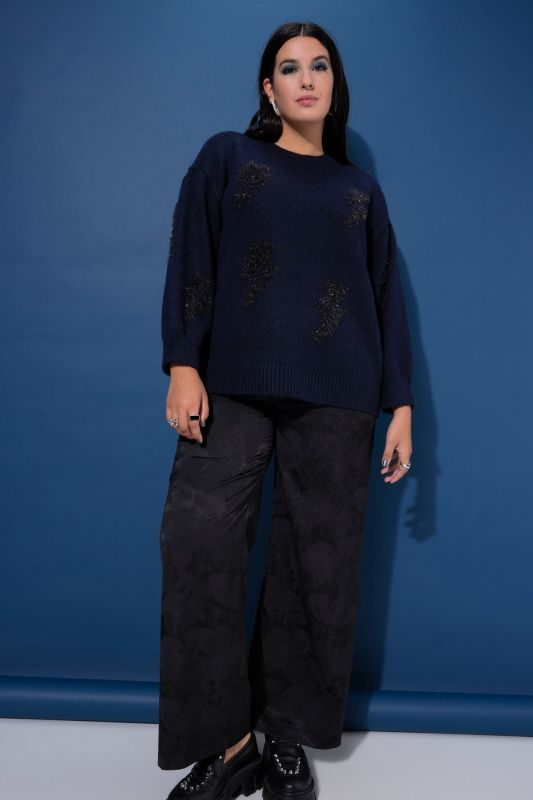 Пуловер с бляскави мотиви