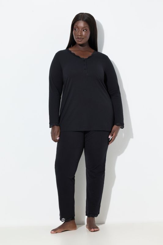 Пижама с дантелен акцент