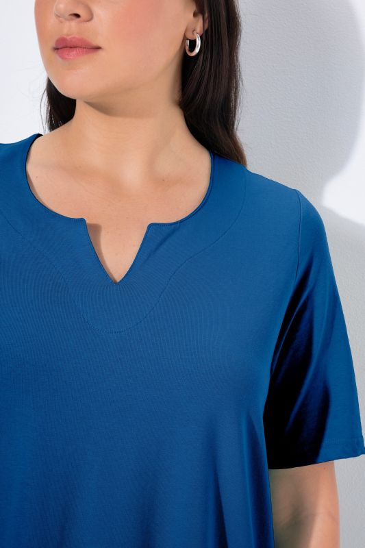 Essential Notch Neck Stretch Tee