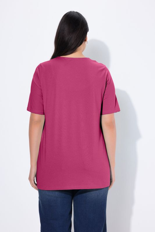 Essential Notch Neck Stretch Tee