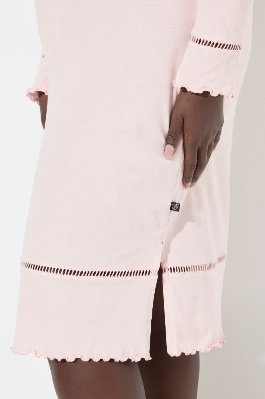 Нощница с дантелен подгъв