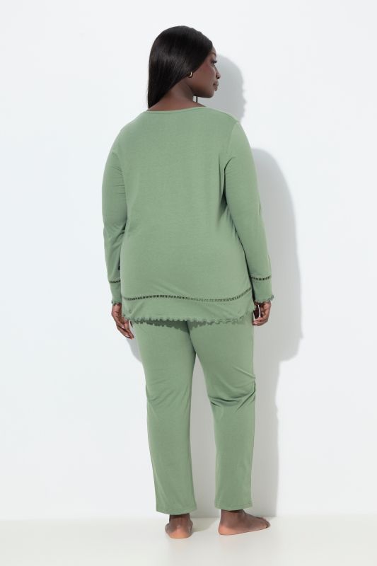 Пижама с дантелени детайли