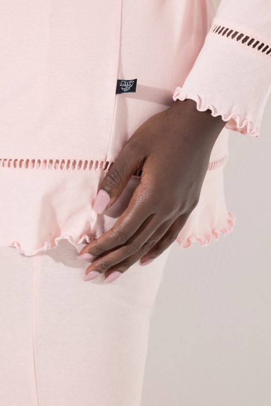 Пижама с дантелени детайли