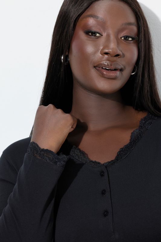 Пижама с дантелен акцент