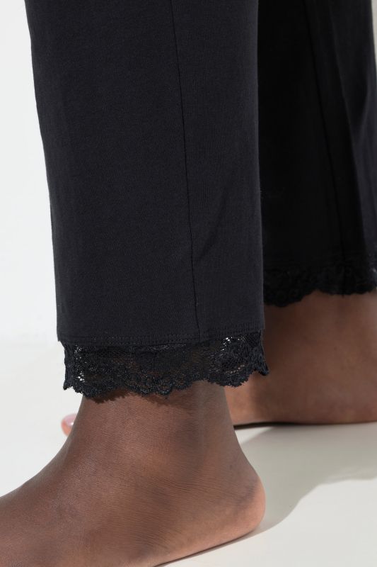 Пижама с дантелен акцент