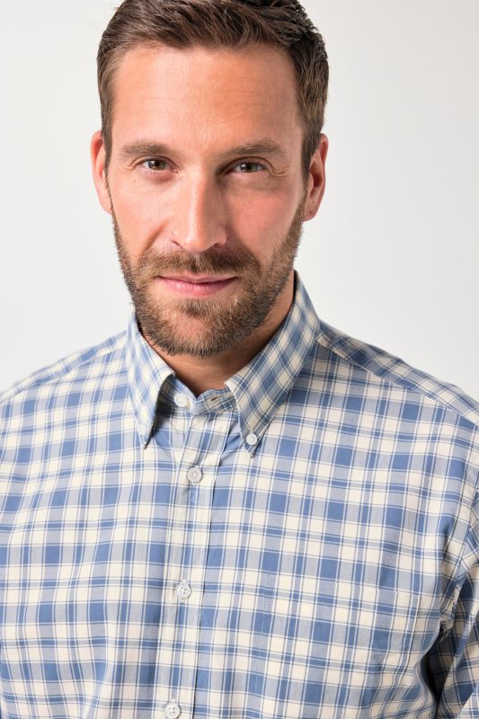 Риза с кариран акцент