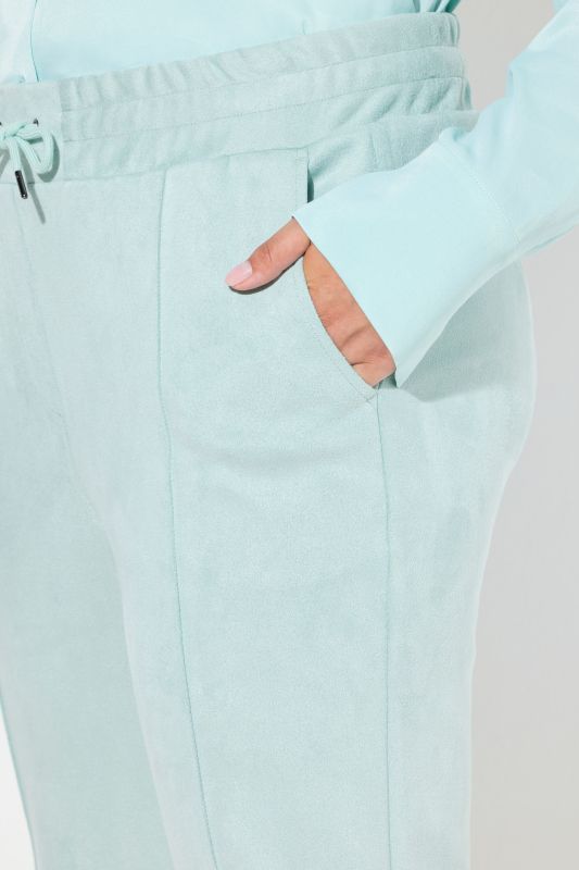 Панталон с велурена визия