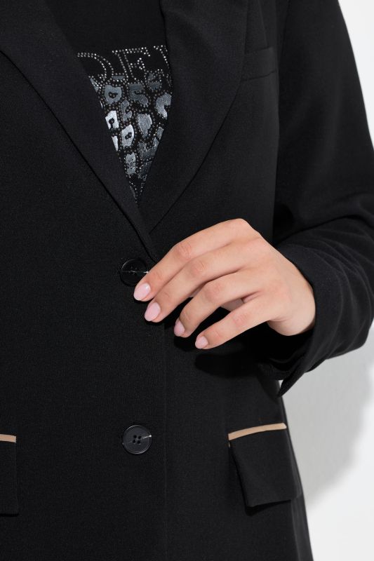 Блейзър с контрастен акцент на джобовете