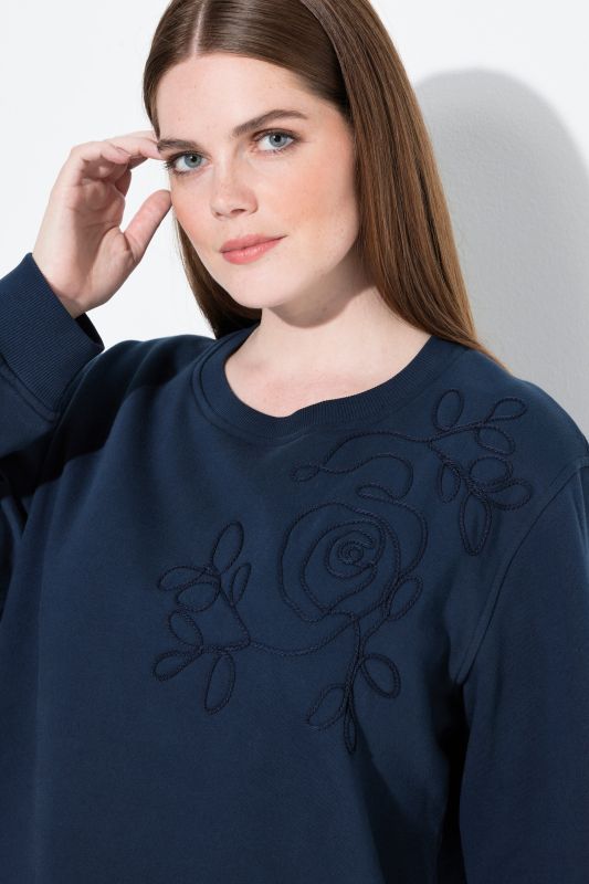 Суитчър с бродирани рози