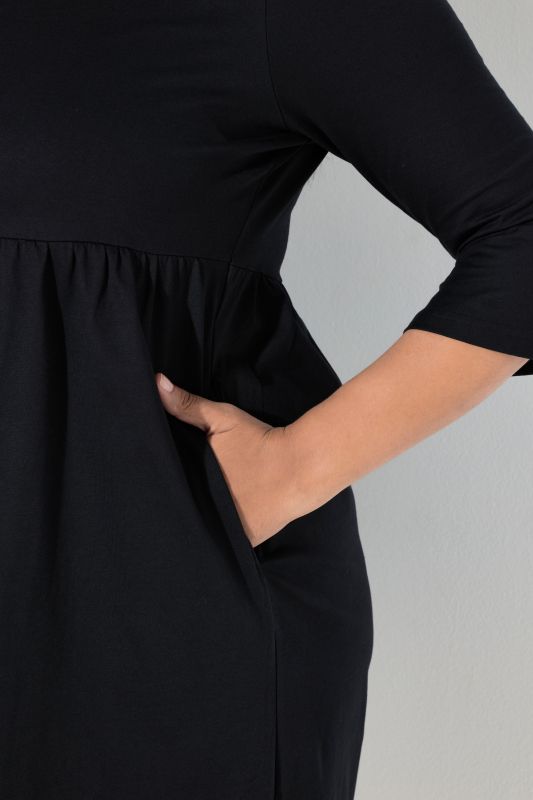 Рокля с ръкави тип камбанка