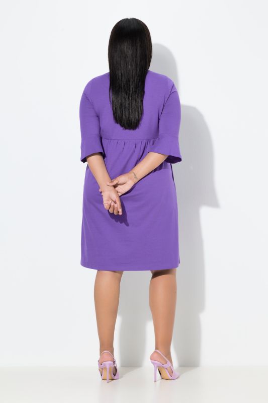 Рокля с ръкави тип камбанка