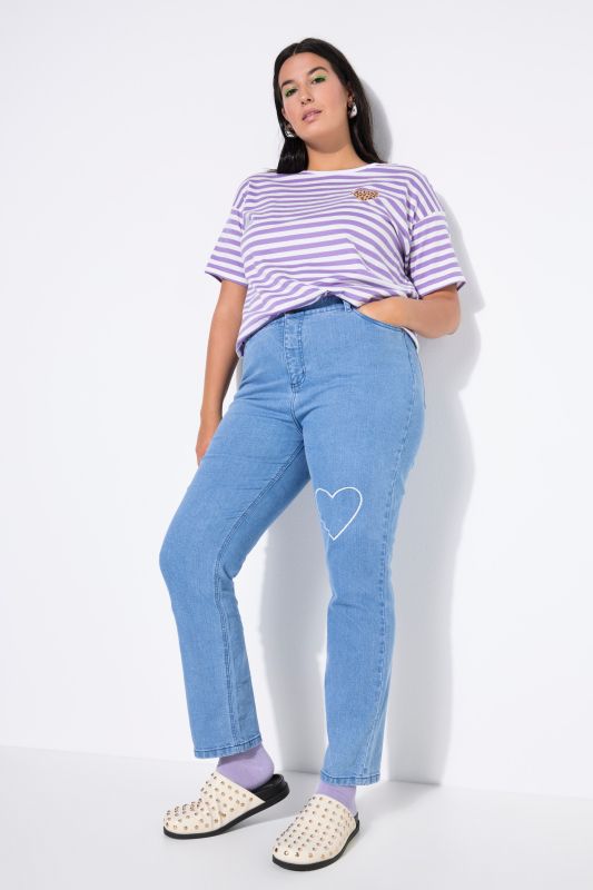 дънки тип Mom с бродерия