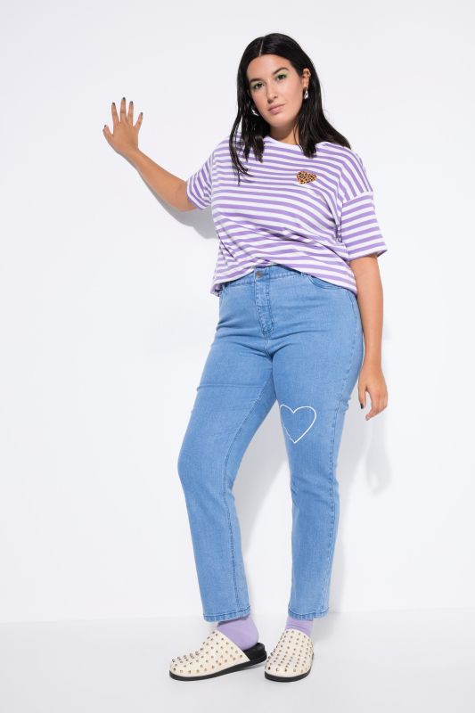 дънки тип Mom с бродерия