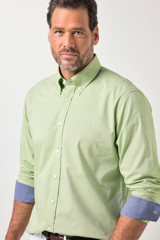 Риза с класическа визия