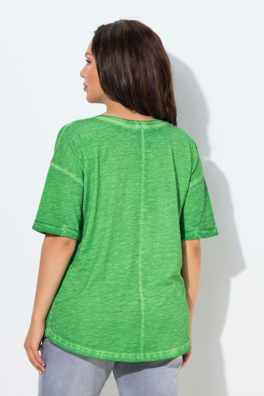 Тениска с надпис и кръгло деколте