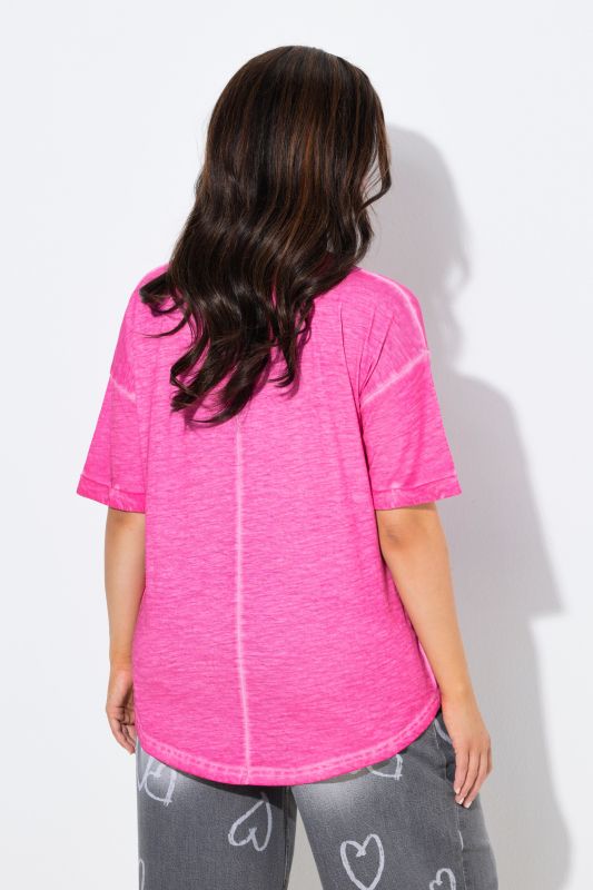 Тениска с надпис и кръгло деколте