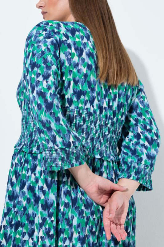 Рокля с абстрактен принт на сърца