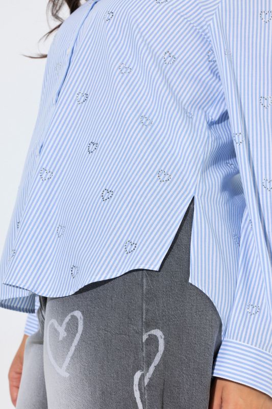 Риза с бляскави райета и цветя