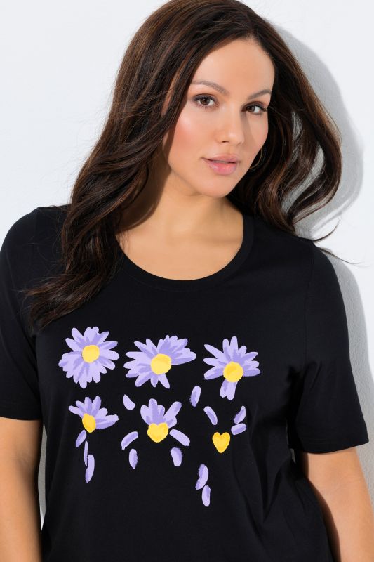Loves Me Graphic Tee