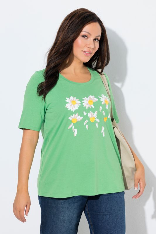 Loves Me Graphic Tee