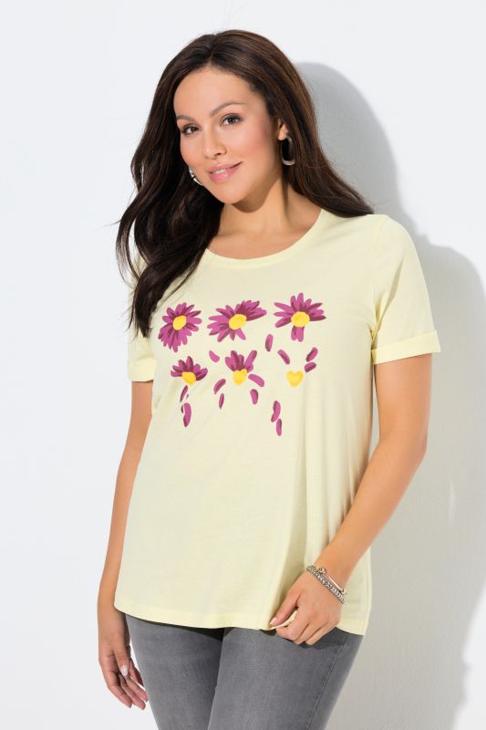 Loves Me Graphic Tee