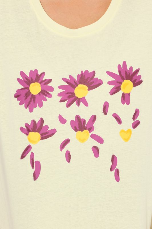 Loves Me Graphic Tee