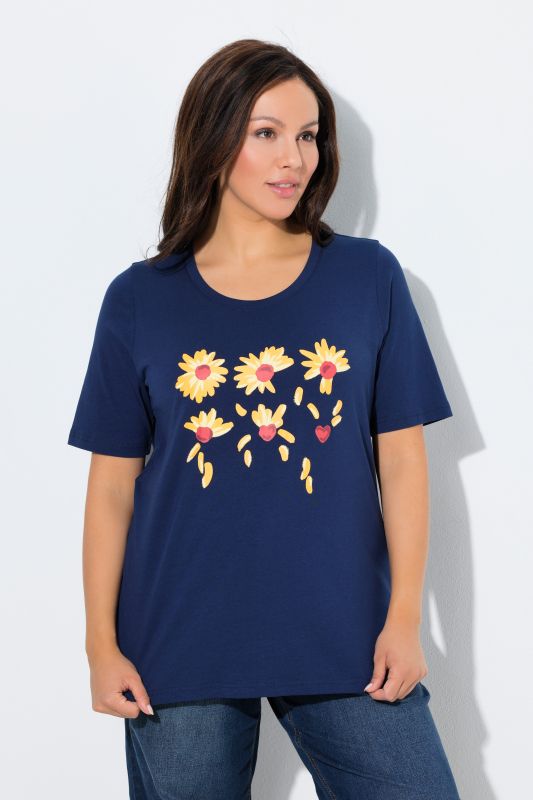 Loves Me Graphic Tee