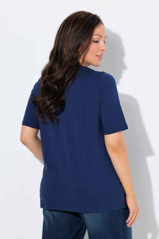 Loves Me Graphic Tee