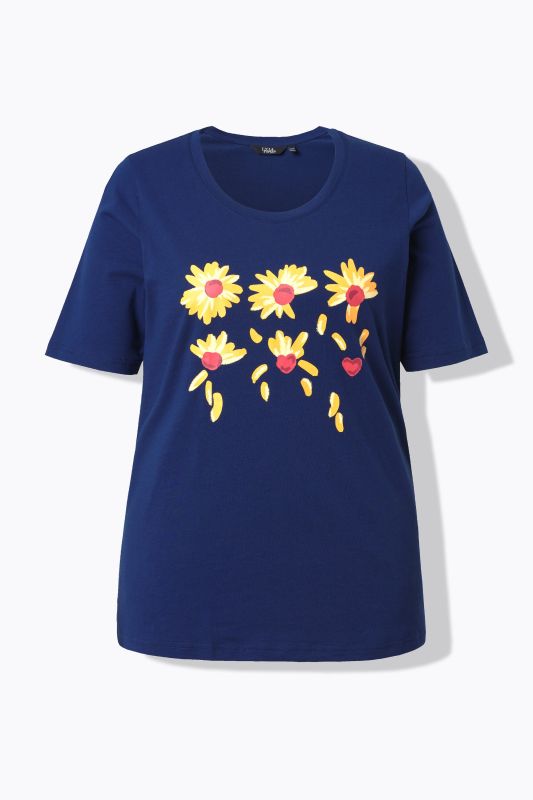 Loves Me Graphic Tee