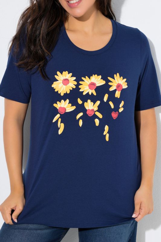 Loves Me Graphic Tee