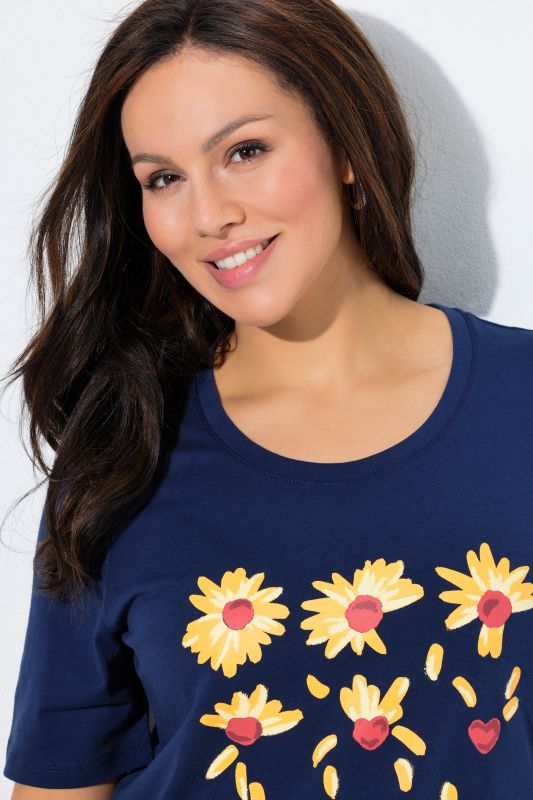 Loves Me Graphic Tee