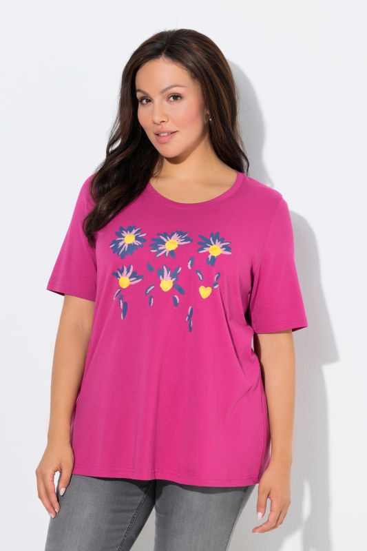 Loves Me Graphic Tee