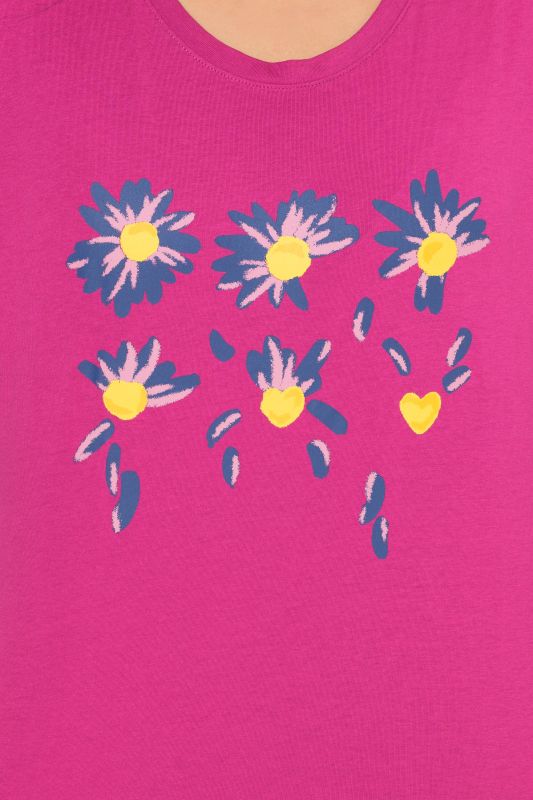 Loves Me Graphic Tee