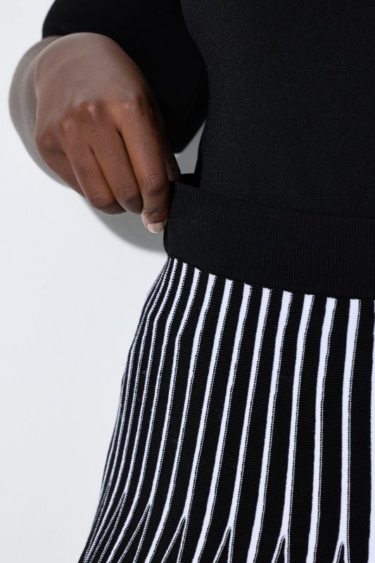 Pleated Contrast Color Knit Skirt