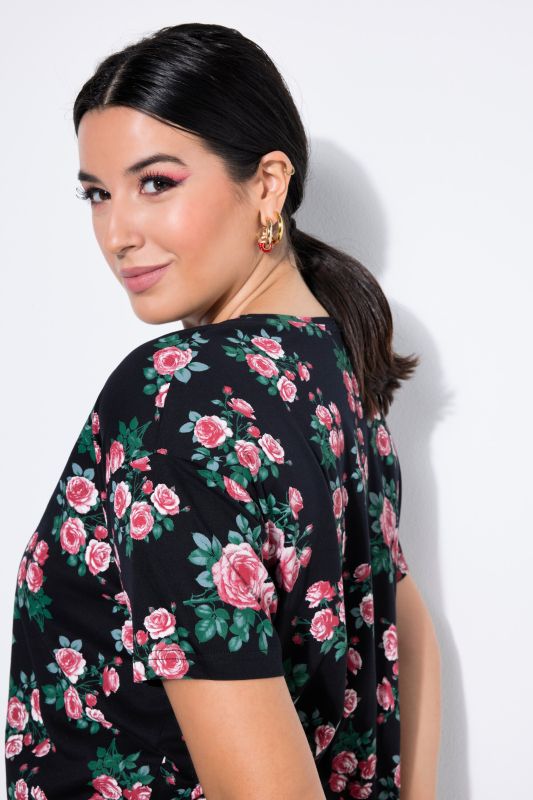 Тениска с принт на рози