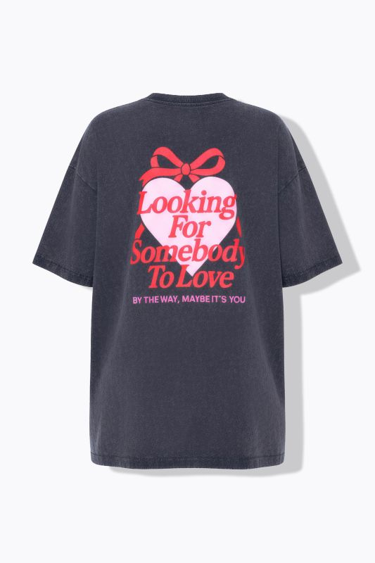 Тениска с принт на сърце