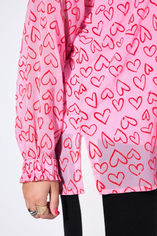 Риза със сърца