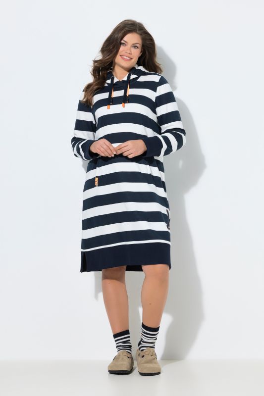 Рокля с хоризонтални райета