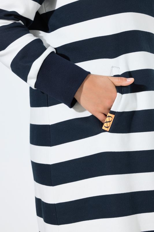 Рокля с хоризонтални райета