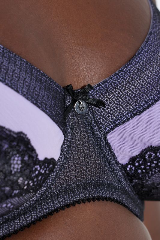 Scalloped Lace Underwire Bra