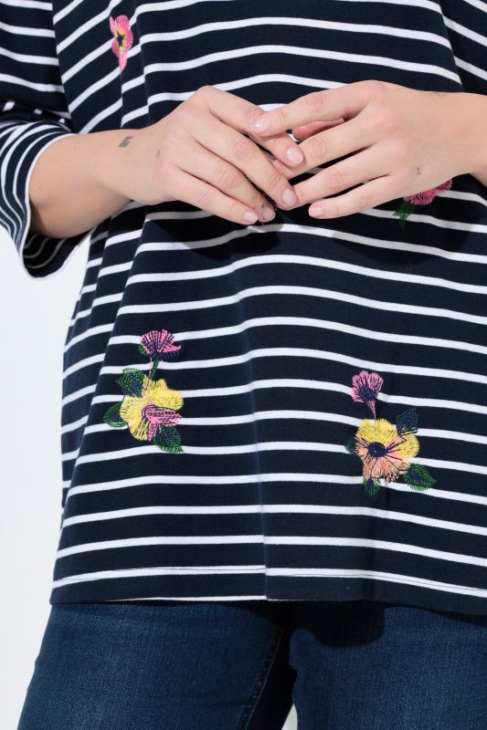 Тениска с райета и бродерия