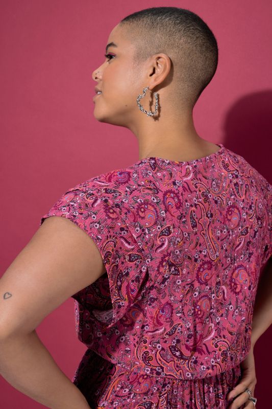 Рокля с пейзли принт