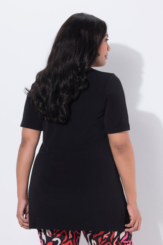 Туника с кръгло деколте с отвор