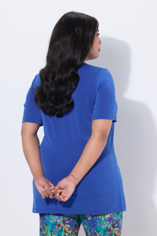 Туника с кръгло деколте с отвор