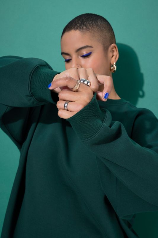 Суитчър с разкроена кройка