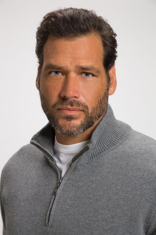 Пуловер с цип