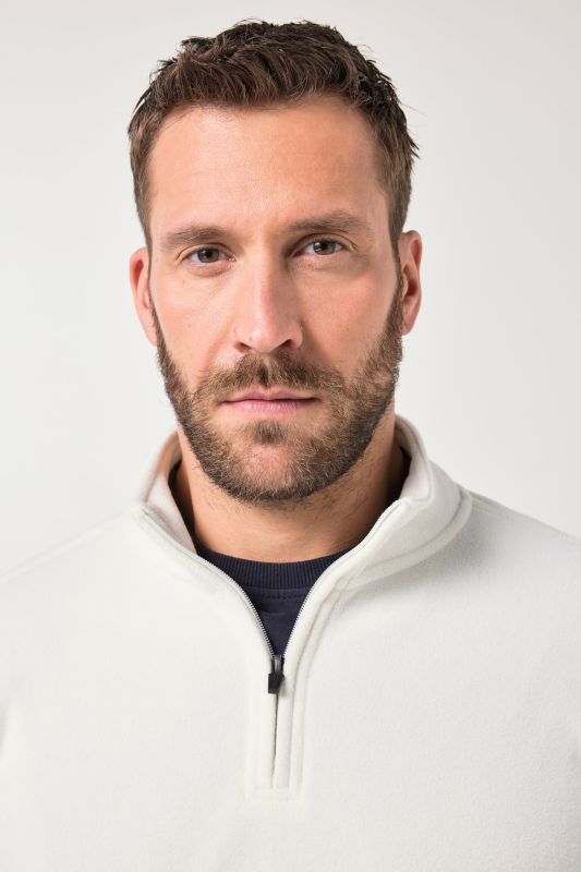 Пуловер с малък цип