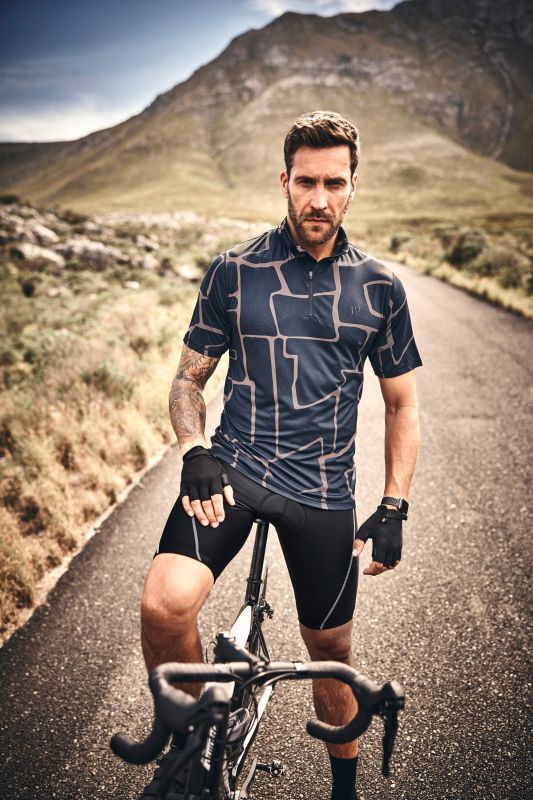 Тениска с права яка