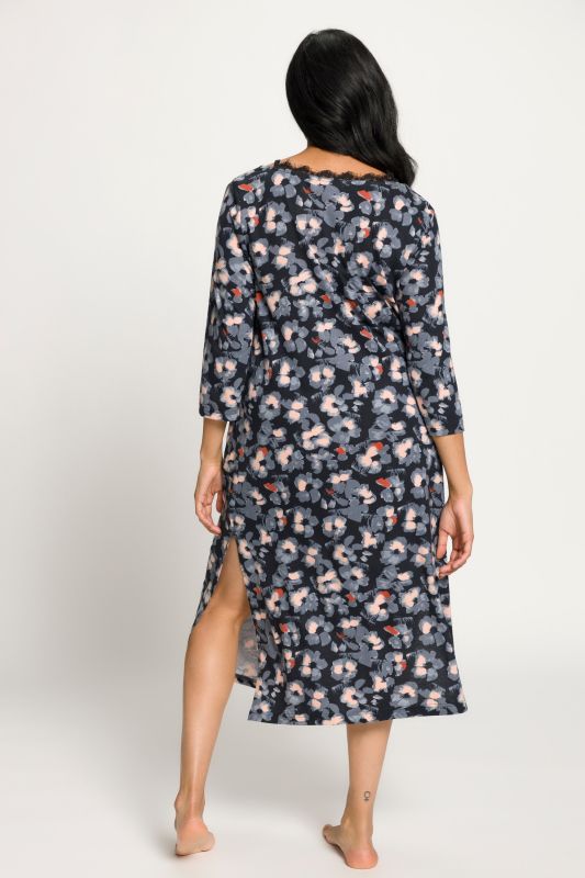 Памучна нощница в сиво на цветя с дантелени детайли